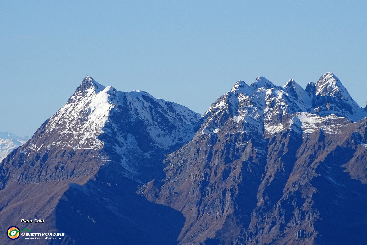 68 Da Cima Menna zoom in Tre Signori-Trona.JPG